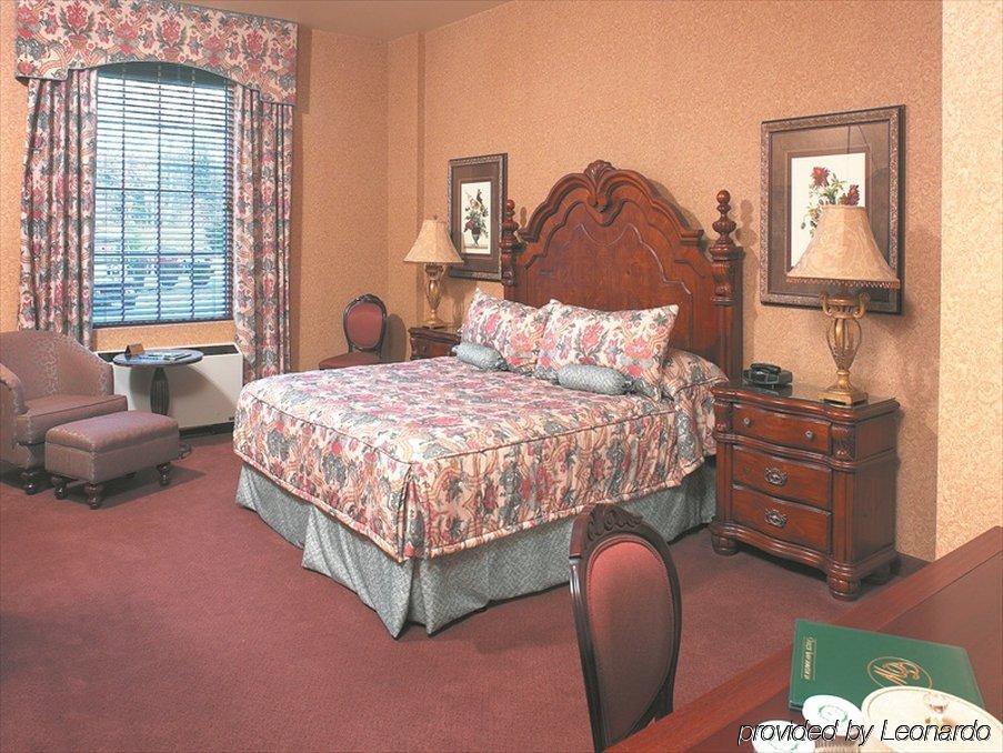 The And At East Wind Inn 3*