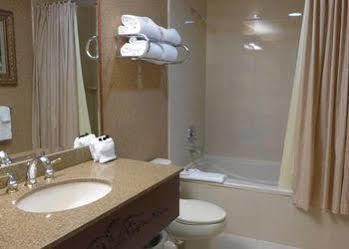 Inn The And At East Wind 3*