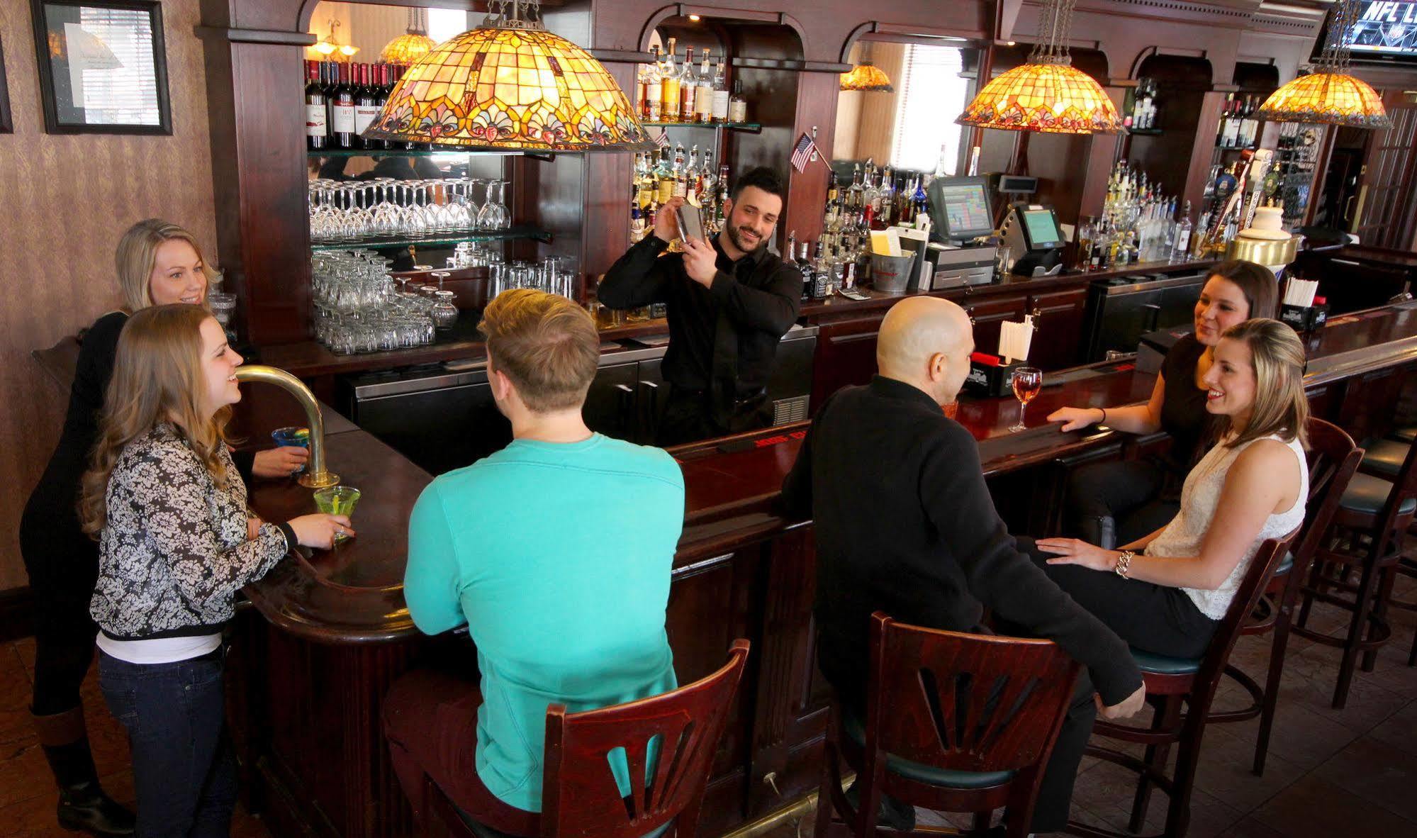 The And At East Wind Inn 3*